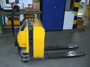  Mitgängerflurförderzeug